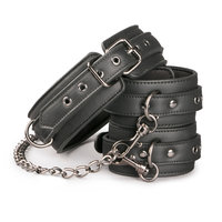 Leren halsband met handboeien